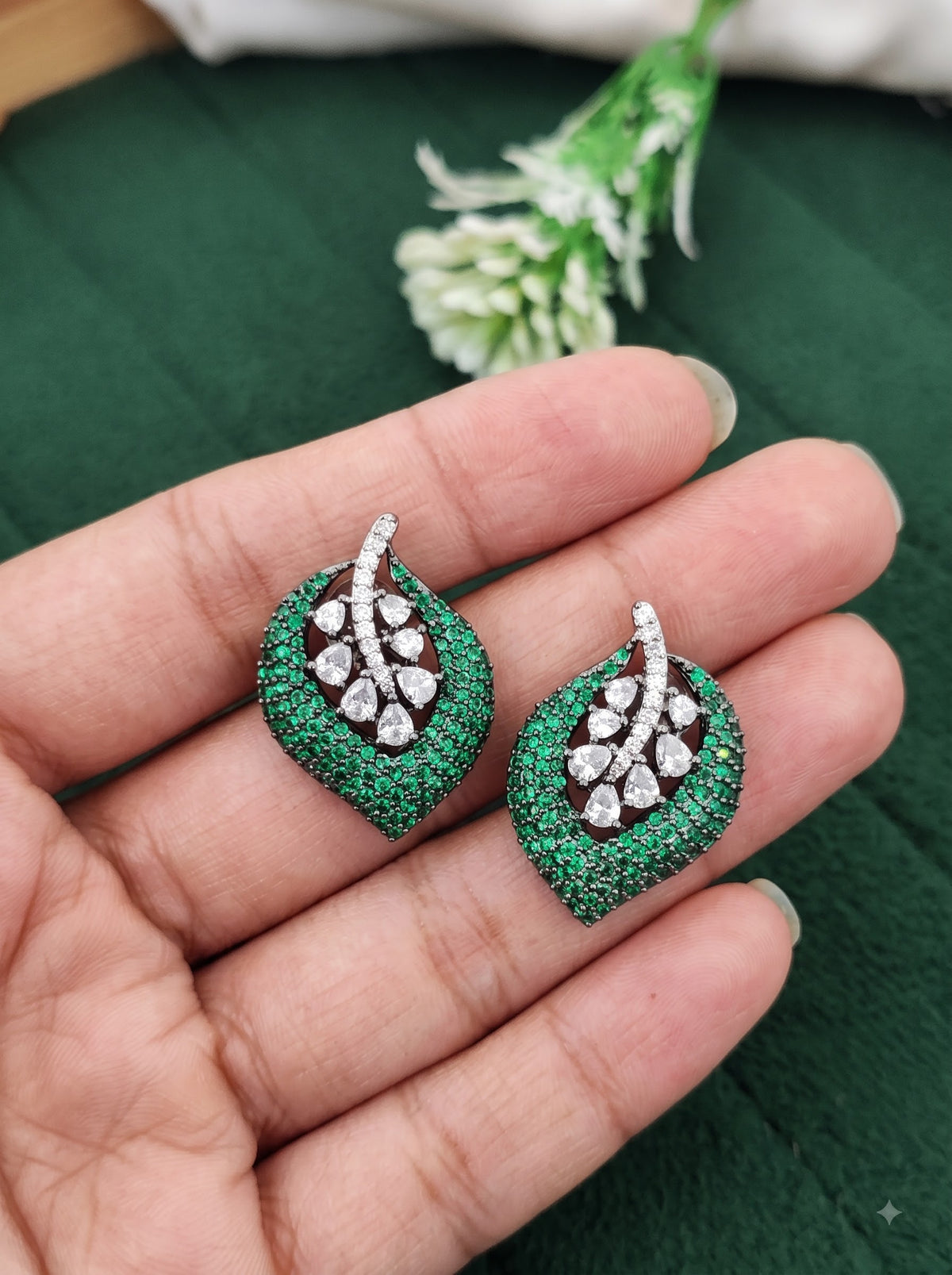 The Verdant Leaf Crystalline Stud